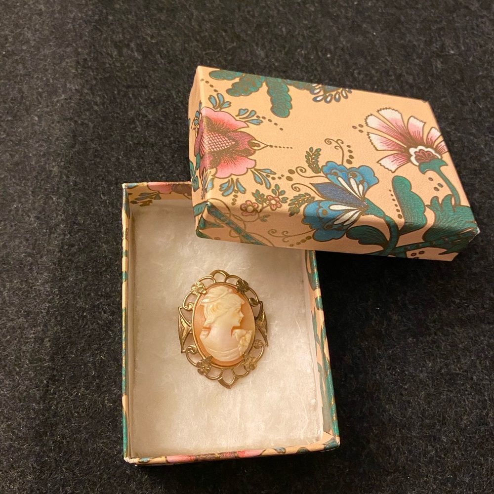 Authentic vintage shell cameo brooch with filigree frame